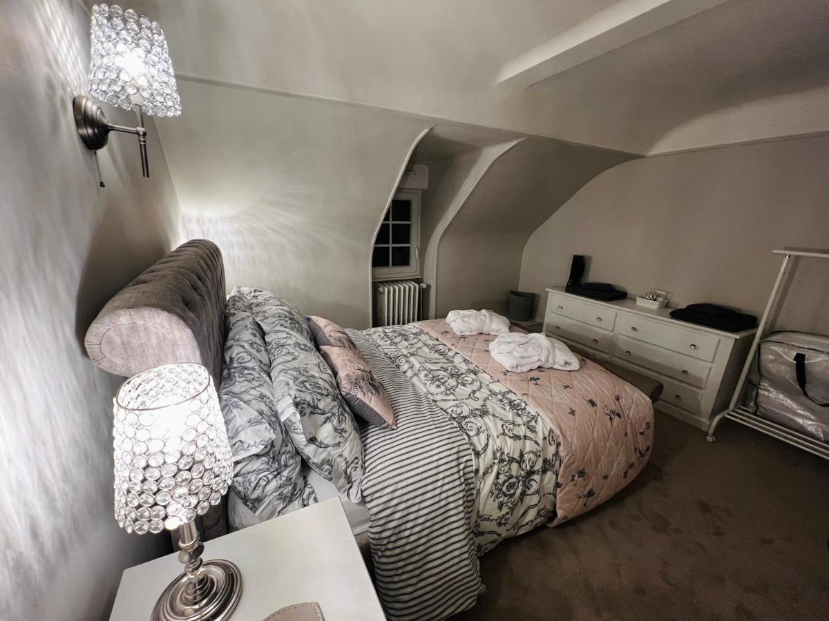 A La Maison - Hebergement De Luxe Domfront  Buitenkant foto